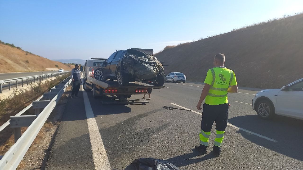 İstanbul-İzmir Otoyolu’nda üç araç kazaya karıştı: 2 ölü, 7 yaralı İstanbul-İzmir Otoyolu’nun Balıkesir bölümünde üç aracın karıştığı trafik kazasında 2