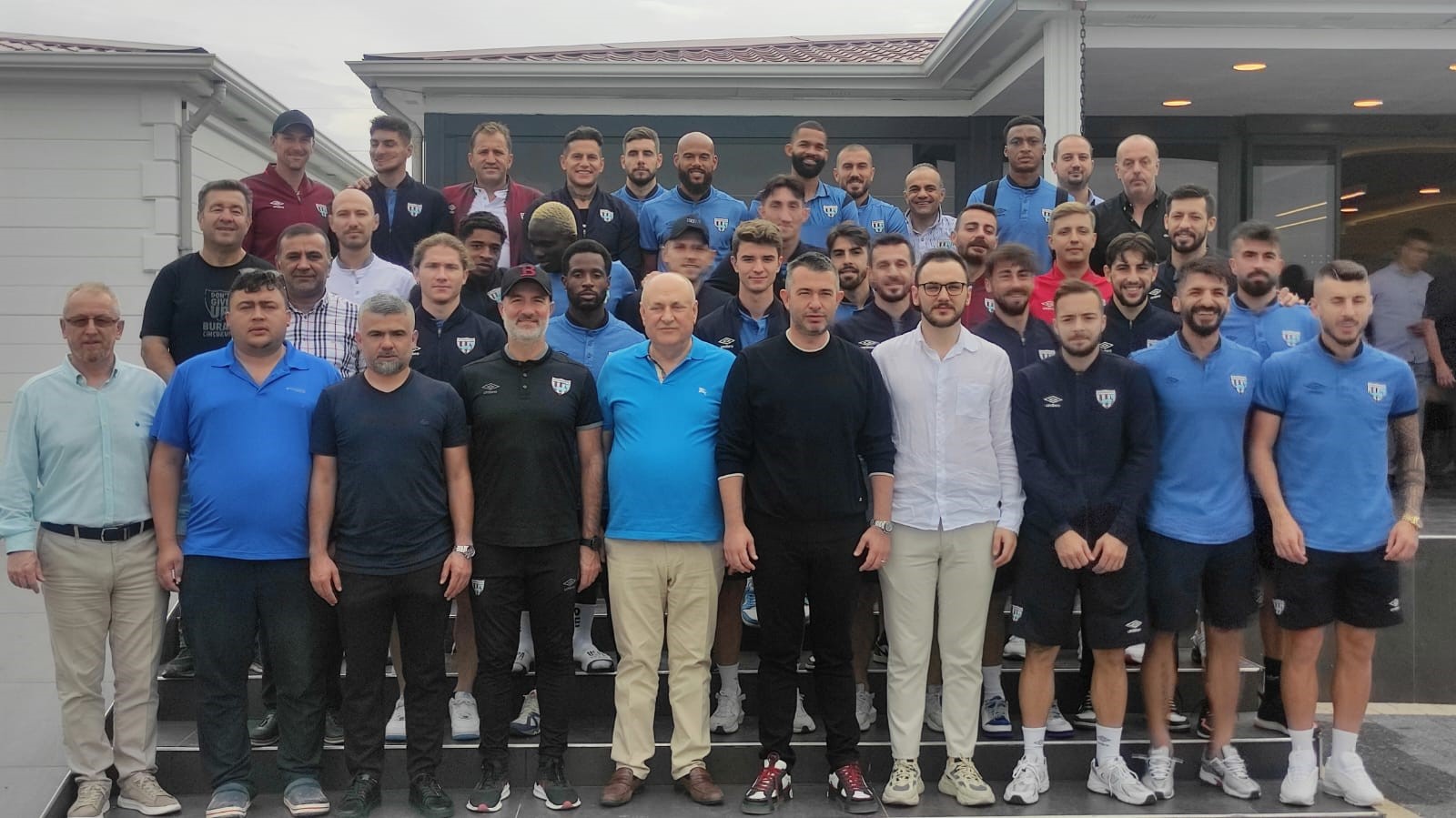 Onur Göçmez: “Hedeflerimize birlikte ilerlemeye devam etmeliyiz” Bandırmaspor Başkanı Onur Göçmez, “İyi sonuçlar aldığımızda da beklenmedik gelişmeler