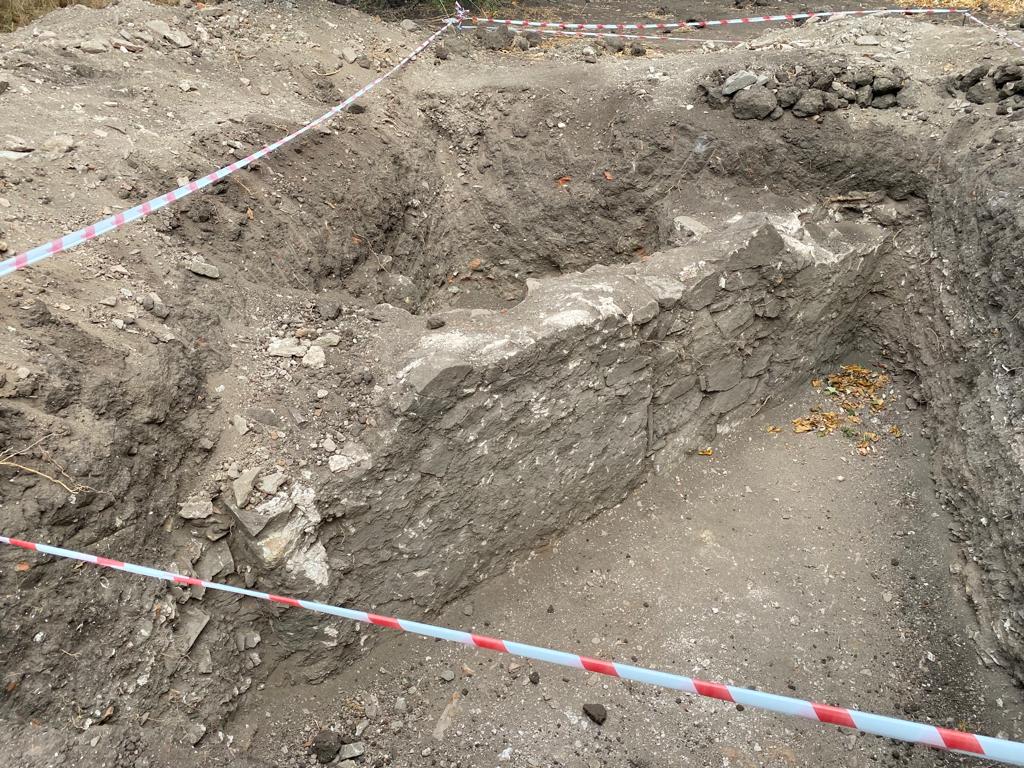 Erdek Kyzikos’taki enerji nakil hattı direk yerlerinde arkeolojik kalıntılar çıktı Balıkesir´in Erdek ilçesinde, Edincik RES ile Erdek İlhan köy arasında