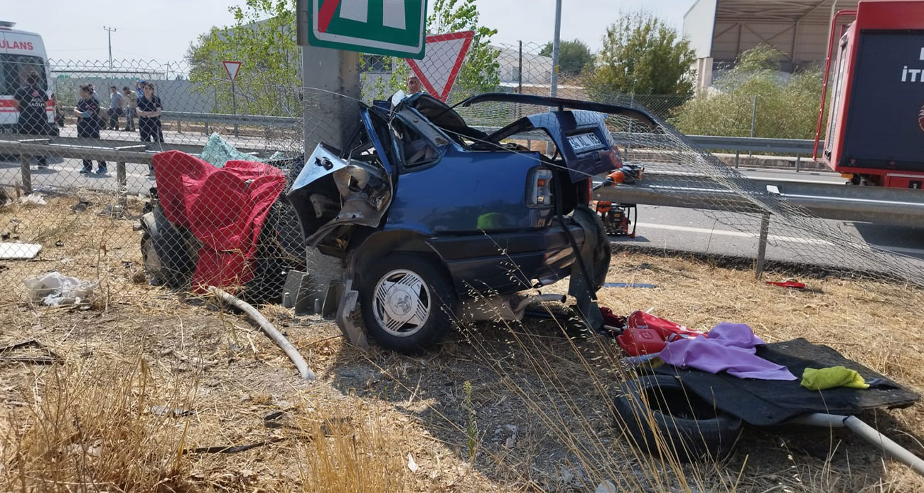 Karacabey’de direksiyon hakimiyetini kaybeden araç kaza yaptı. Sürücü olay yerinde