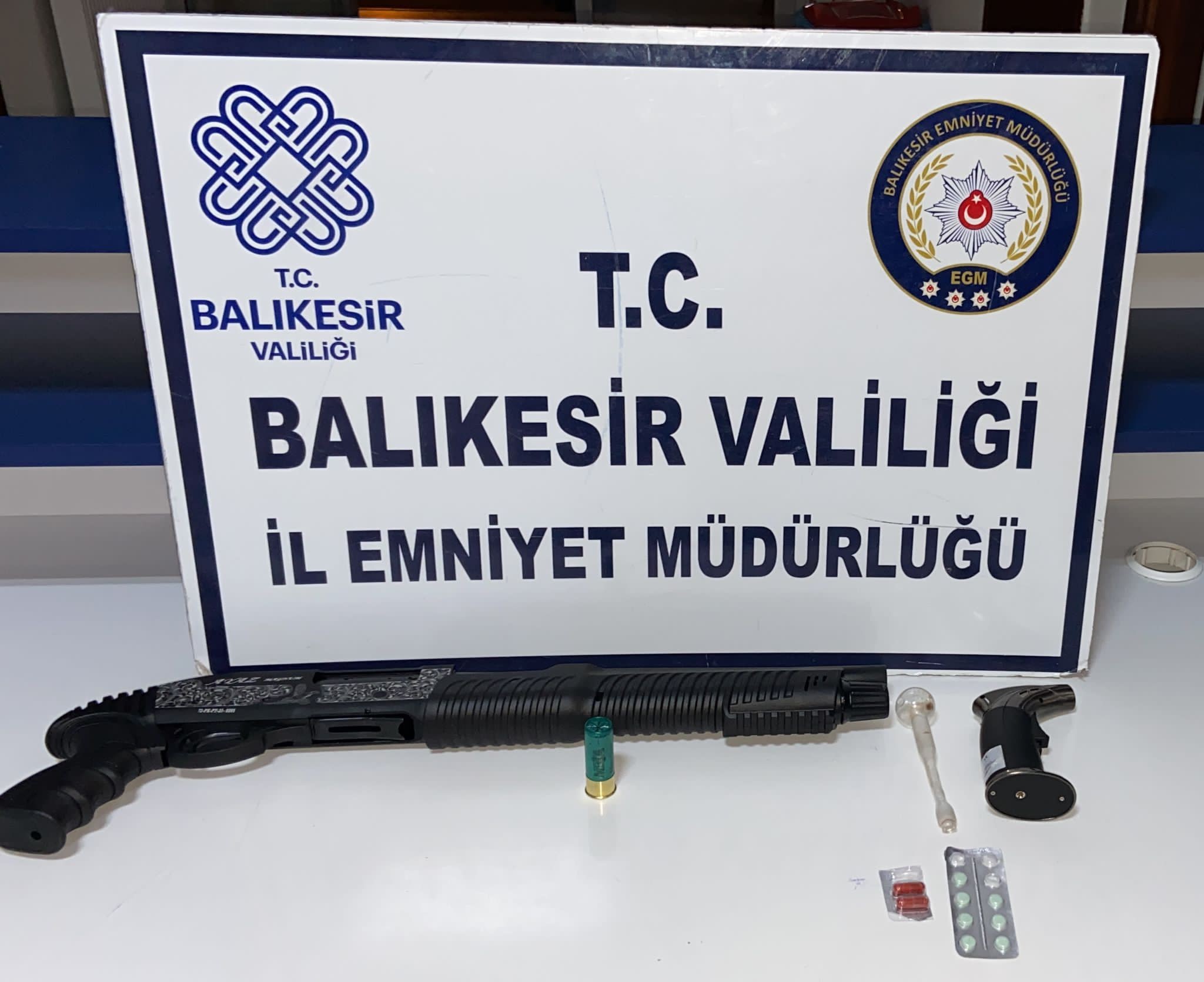 Balıkesir’de aranan 17 şahıs tutuklandı Balıkesir’de polis ekipleri il genelinde yaptıkları asayiş uygulamalarında çeşitli suçlardan