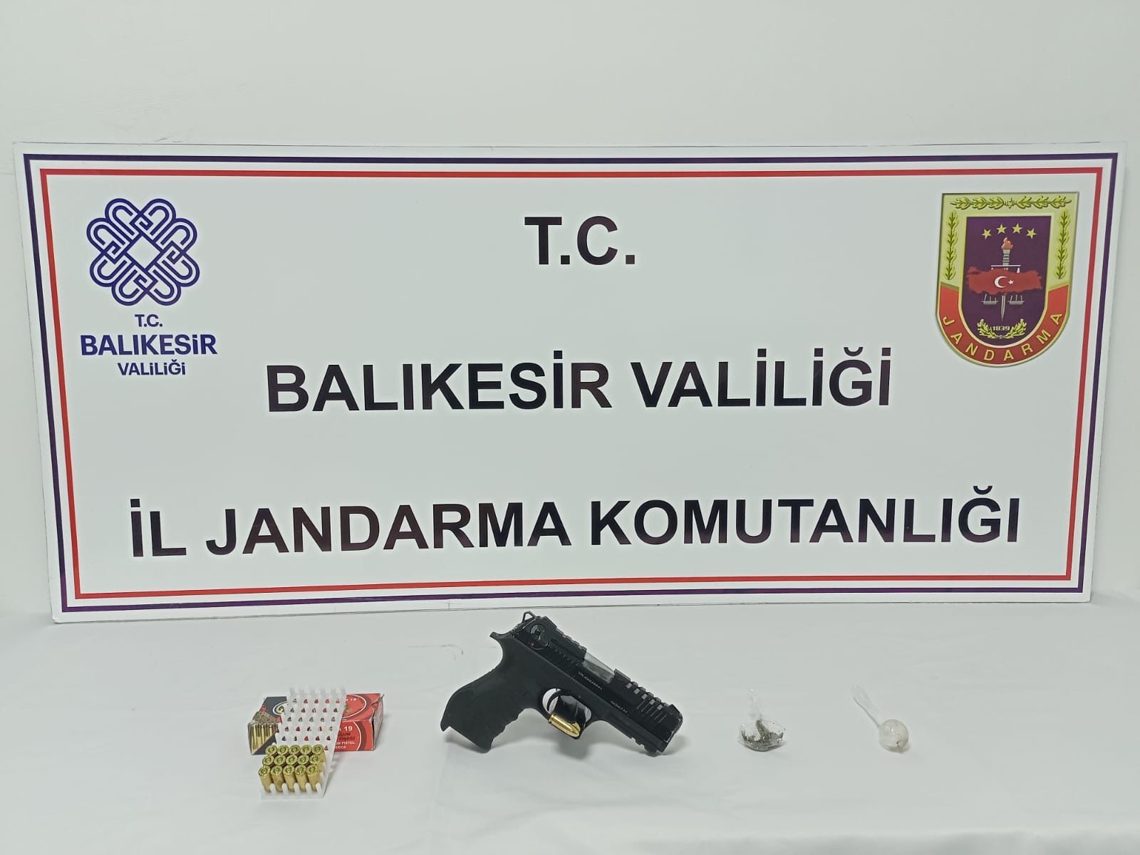Jandarma’dan Gönen ve Erdek’te uyuşturucu operasyonu Balıkesir’in Gönen ve Erdek ilçelerinde uyuşturucu madde imal ve ticareti