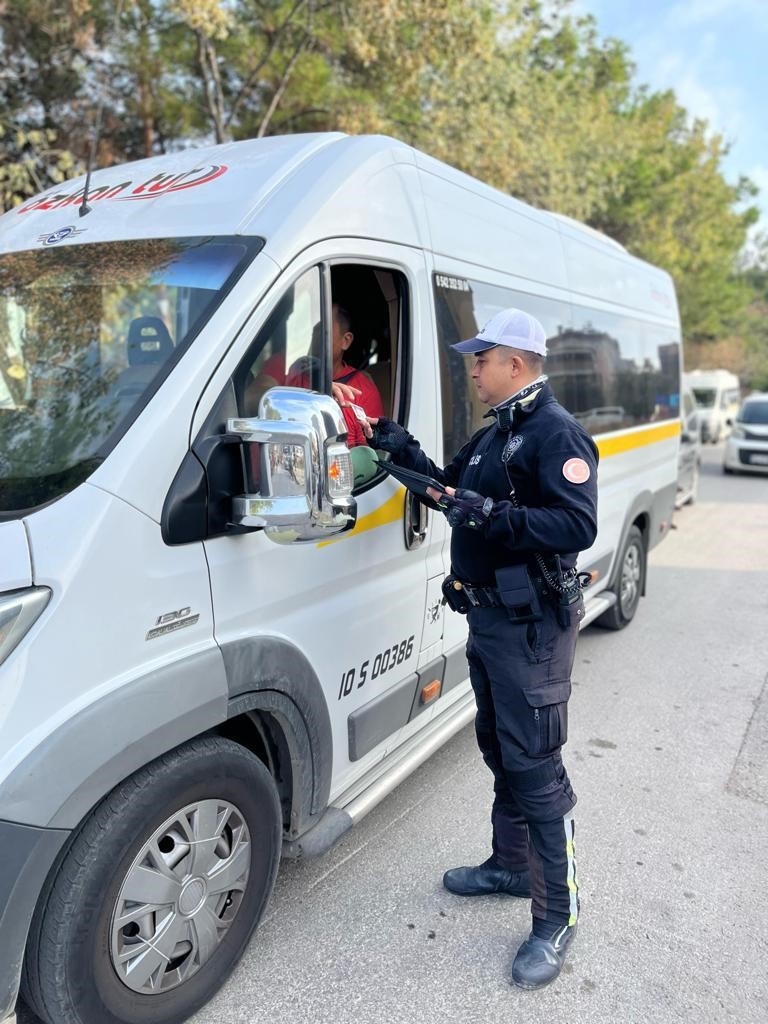 Trafik polisleri son 1 haftada 29 bin 794 aracı denetledi Balıkesir İl Emniyet Müdürlüğü Trafik Şube Müdürlüğü ekipleri il genelinde son