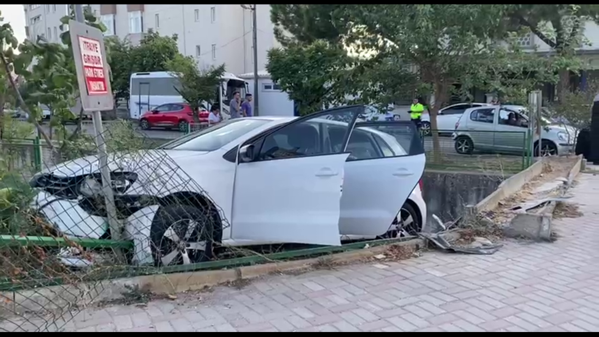 Balıkesir’in Gönen ilçesinde iki aracın karıştığı trafik kazasında 1 kişi