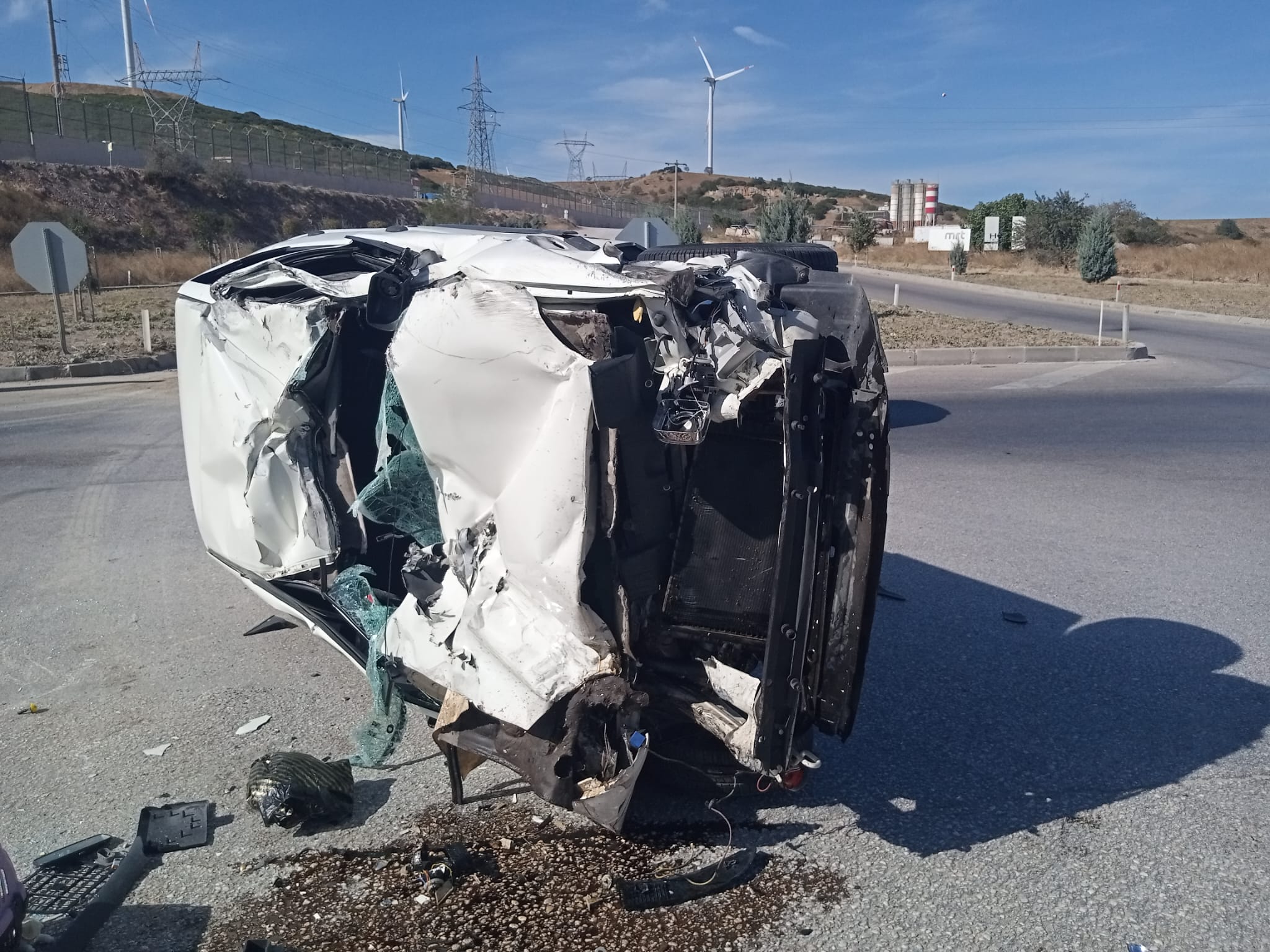 Balıkesir’in Bandırma ilçesi Edincik kavşağında trafik kazası meydana geldi otomobil