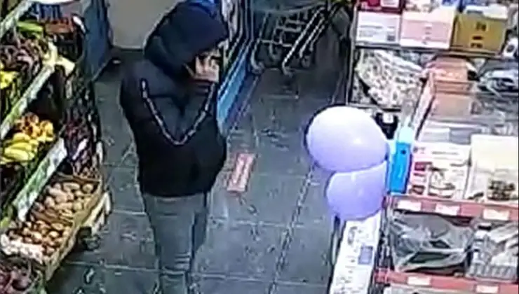 BANDIRMA’DA HIRSIZLARIN HEDEFİ ZİNCİR MARKETLER OLDU Bandırma’da zincir marketlerden muhtelif gıda malzemeleri çalan 3 kişi Bandırma