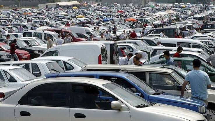 İkinci el lüks otomobillerde satışlar tamamen durdu İkinci el otomobil piyasasında durgunluk devam ediyor. Lüks araç satışlarda