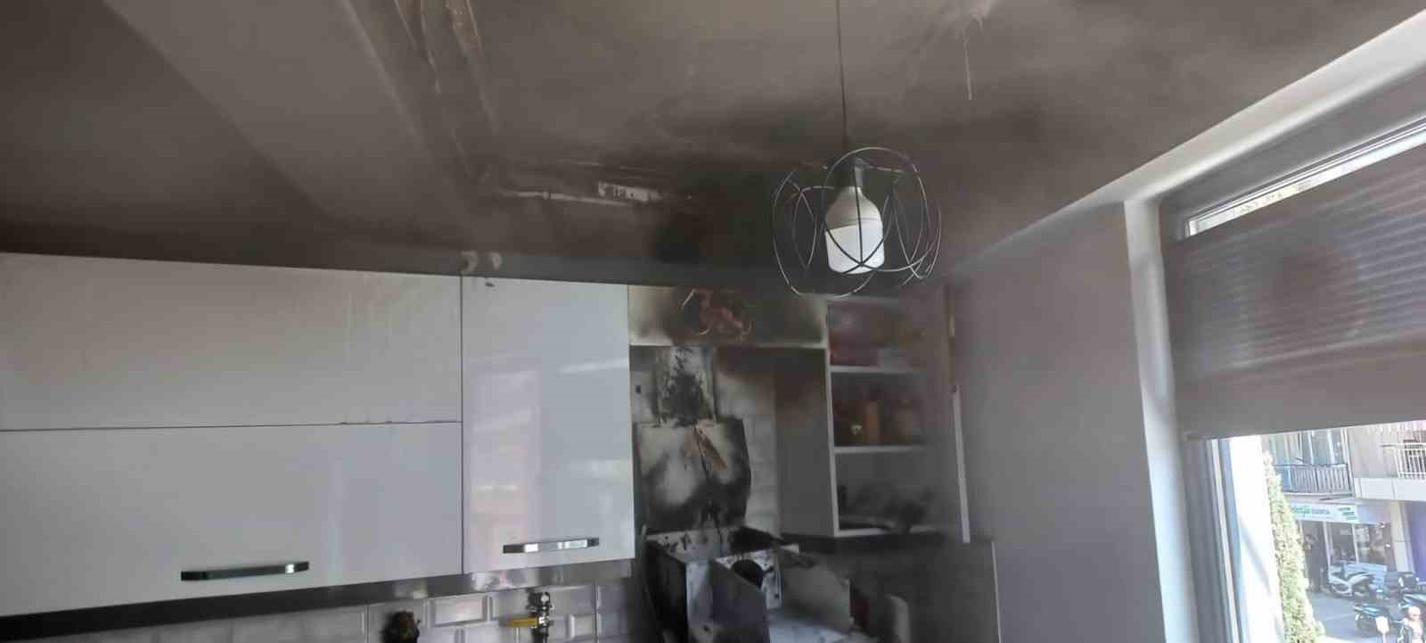 Balıkesir’in Erdek ilçesinde Necmiye K. ait olan evin mutfağında yangın
