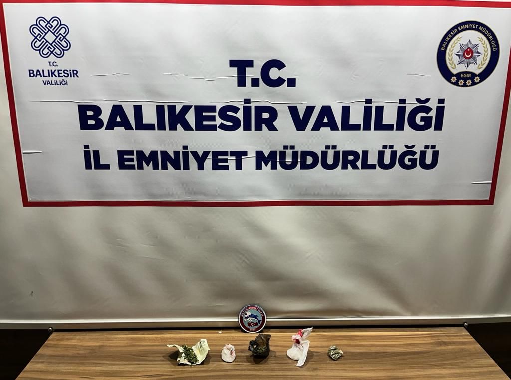 Bandırma’da uyuşturucu operasyonunda 1 kişi yakalandı Balıkesir’in Bandırma ilçesinde Bandırma İlçe Emniyet Müdürlüğü ekiplerince İlçe genelinde