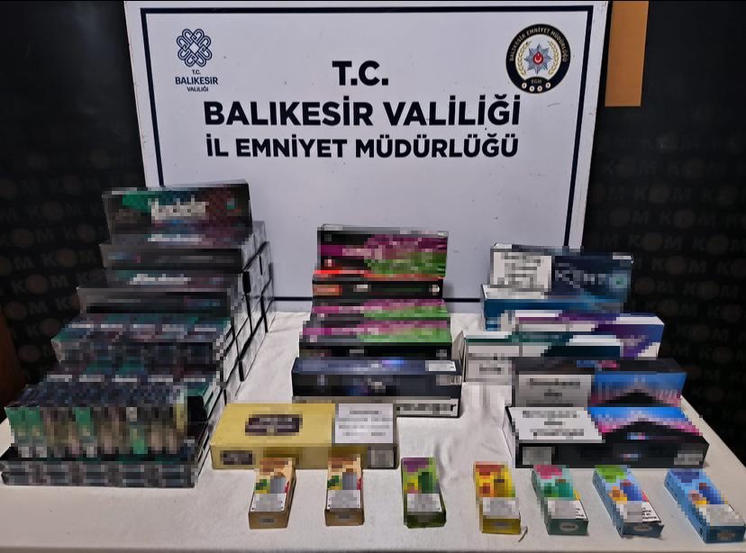 Balıkesir’de uyuşturucu ve kaçakçılık operasyonları: 45 gözaltı Balıkesir’de polis ekipleri, il genelinde yaptıkları kaçakçılık ve narkotik suçlarına