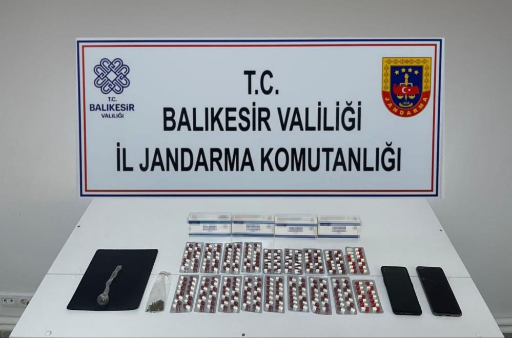 Balıkesir’de jandarma ekipleri il genelinde 9 ilçede yaptıkları kaçakçılık ve