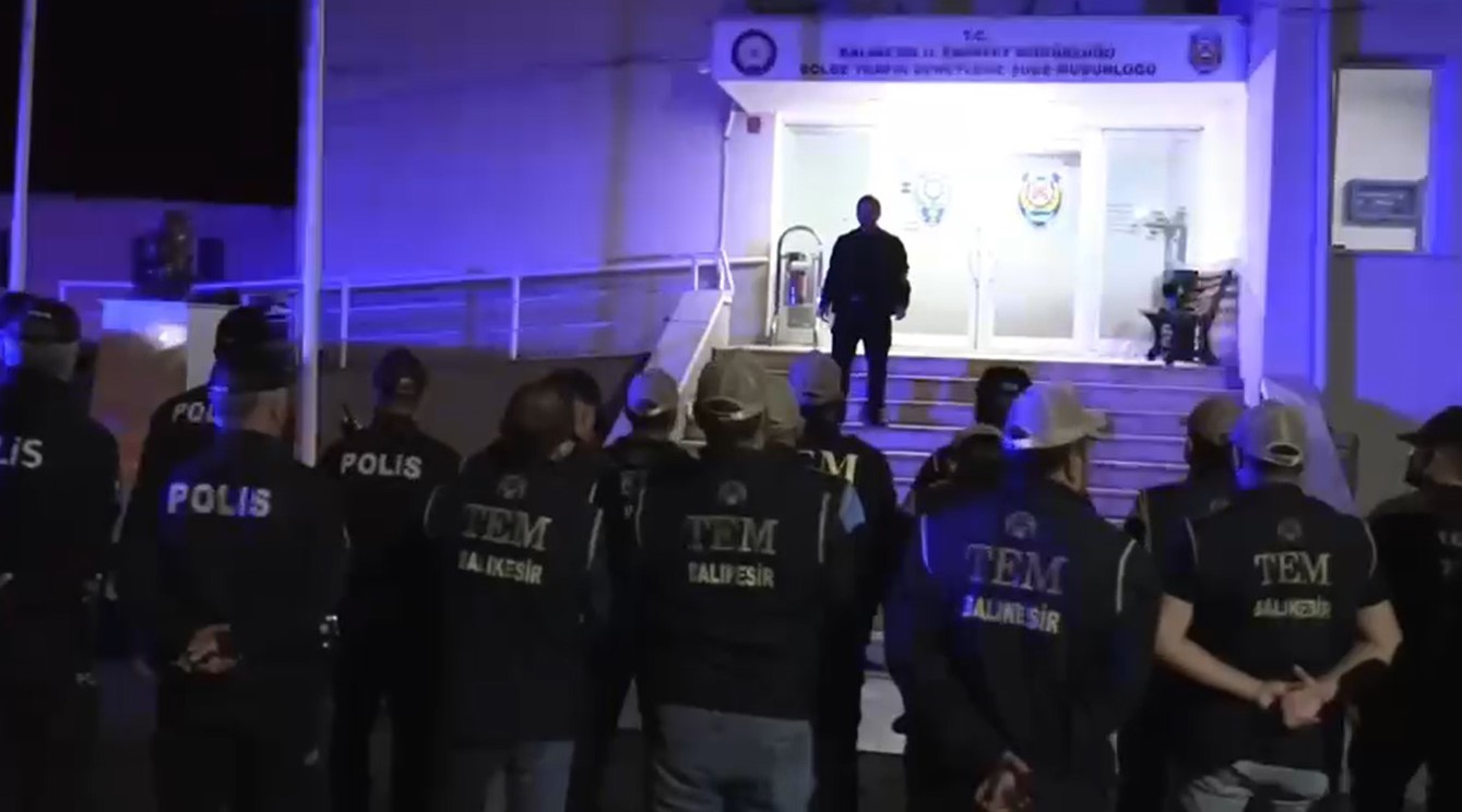 Balıkesir Emniyeti tarafından terör örgütü PKK’nın finansman ayağına düzenlenen operasyonda