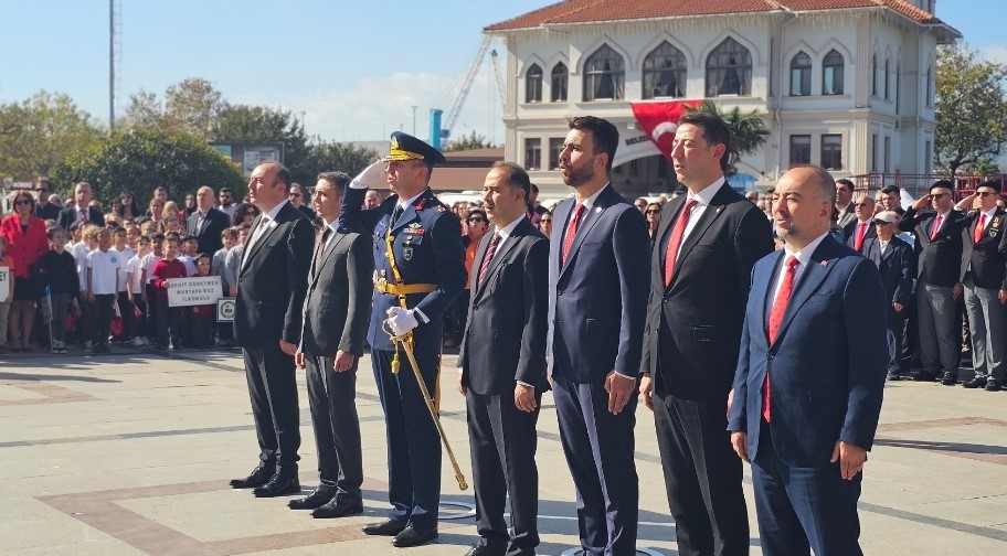 Bandırma’da Cumhuriyet Bayramı kutlamaları başladı Balıkesir’in Bandırma ilçesinde, Cumhuriyet Bayramı’nın 100. Yıldönümü kutlamaları, Bandırma Cumhuriyet