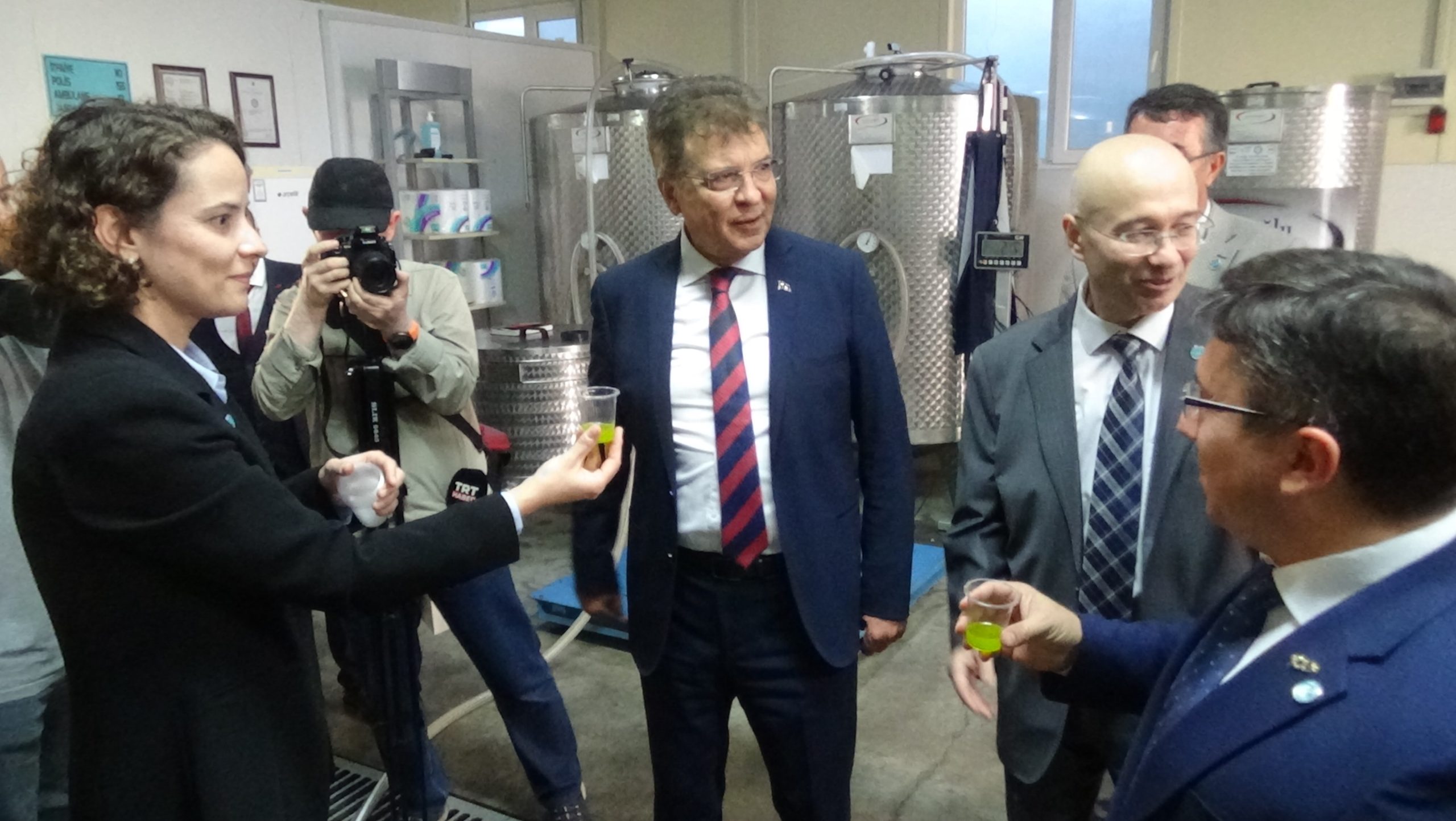 Edremit Belediyesi’nin zeytinyağlarını Balıkesir Üniversitesi üretecek Balıkesir’in Edremit Belediyesi, kendi bahçelerinden hasat edilen zeytinleri Balıkesir Üniversitesi Edremit Meslek