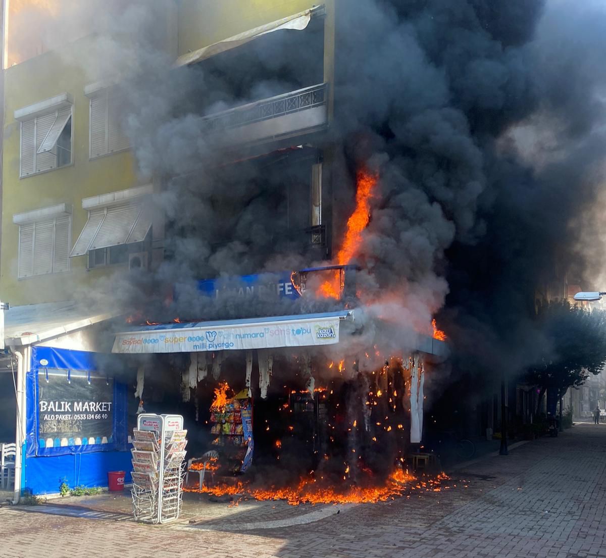 Erdek’te restaurant yangını yandaki binaya sıçradı Balıkesir’in Erdek ilçesinde restaurantta çıkan yangın söndürüldü. Edinilen bilgiye