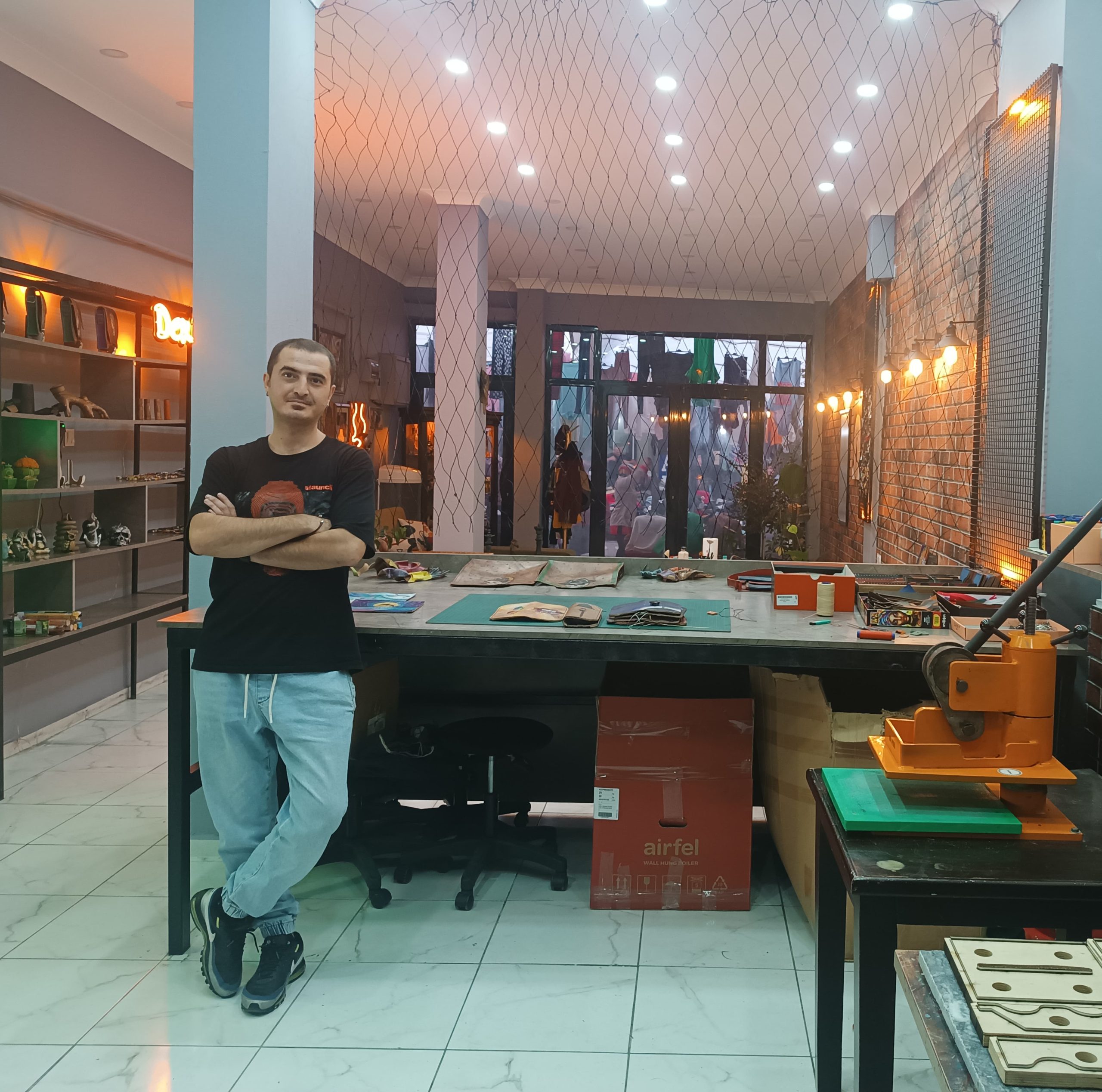 Bandırma’da deri işçiliği ile el emeği ürünler üreterek istihdama katkı