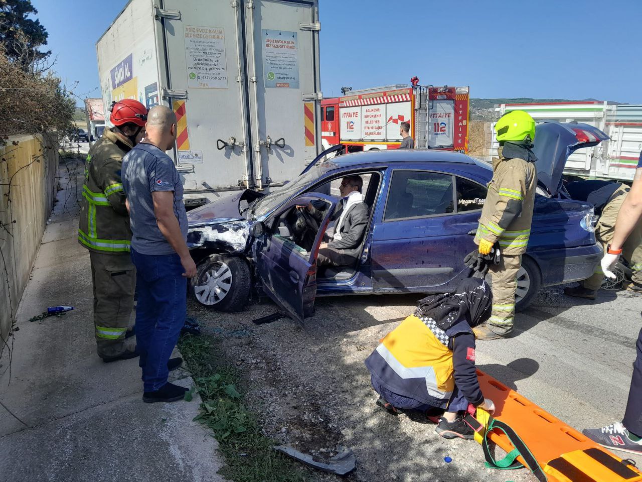 Balıkesir’in Erdek ilçesi Tatlısu mevkiinde otomobil önünde seyir halinde olan