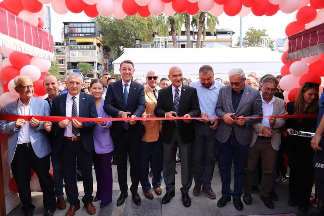 Balıkesir’in Bandırma ilçesinde 5’inci Bandırma Kitap Günleri başladı. 30 Eylül’den
