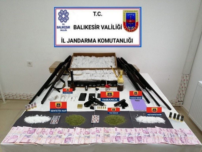 Balıkesir’de 20 şahsa uyuşturucu operasyonu Balıkesir’de jandarma ekipleri il genelinde son 1 haftada yaptıkları kaçakçılık