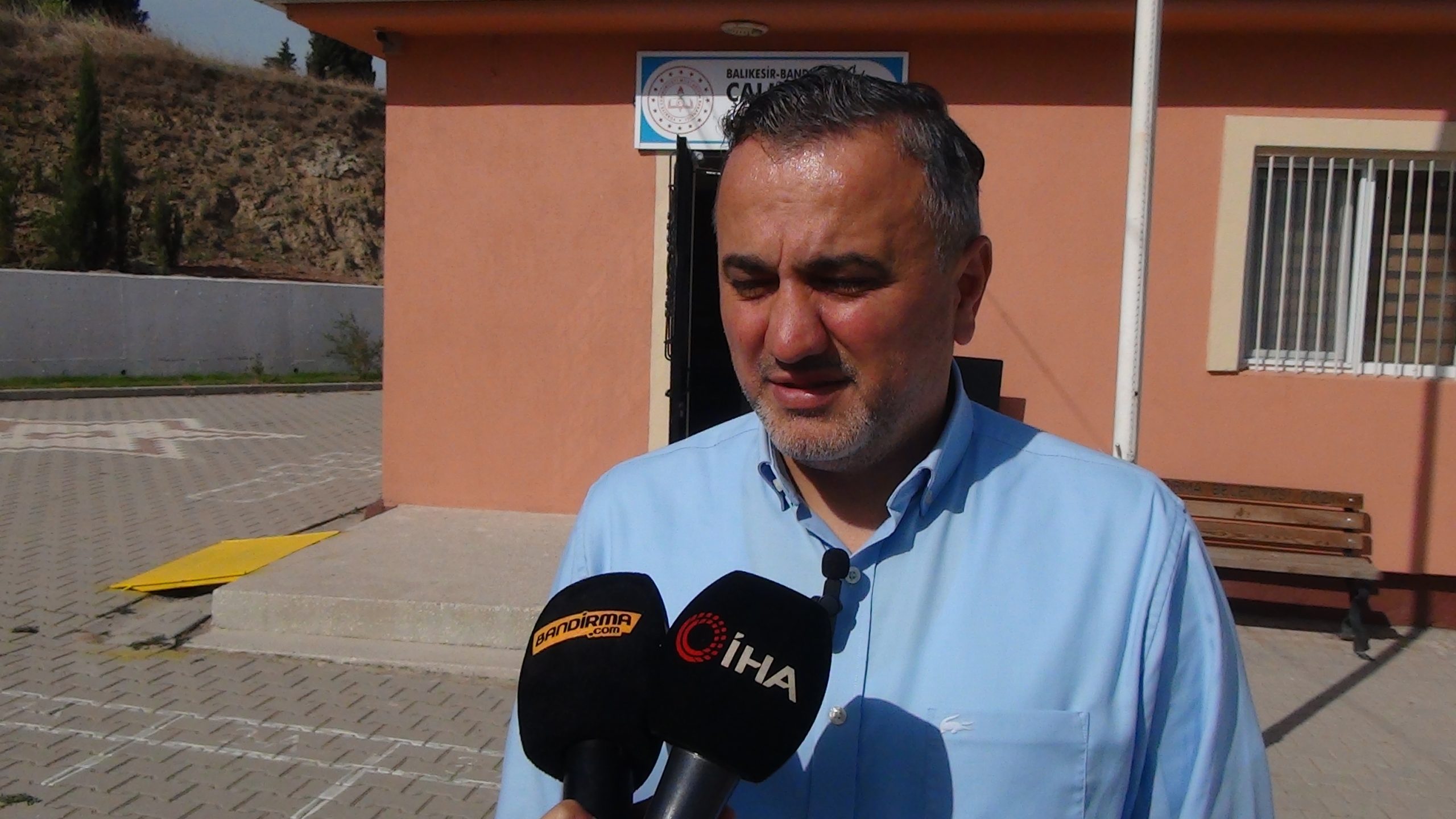 Balıkesir’in Bandırma İlçesi, Çalışkanlar Mahallesinde Çalışkanlar İlkokulu’nda okuyan öğrenciler, AK