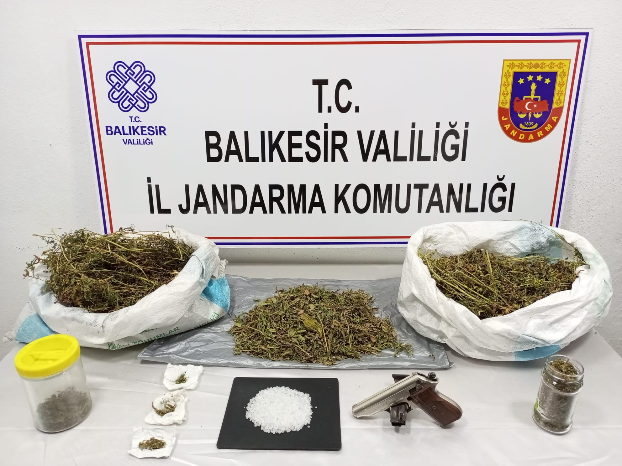 Balıkesir’in Bandırma ilçesinde Balıkesir İl Jandarma Komutanlığınca yapılan operasyonda 1