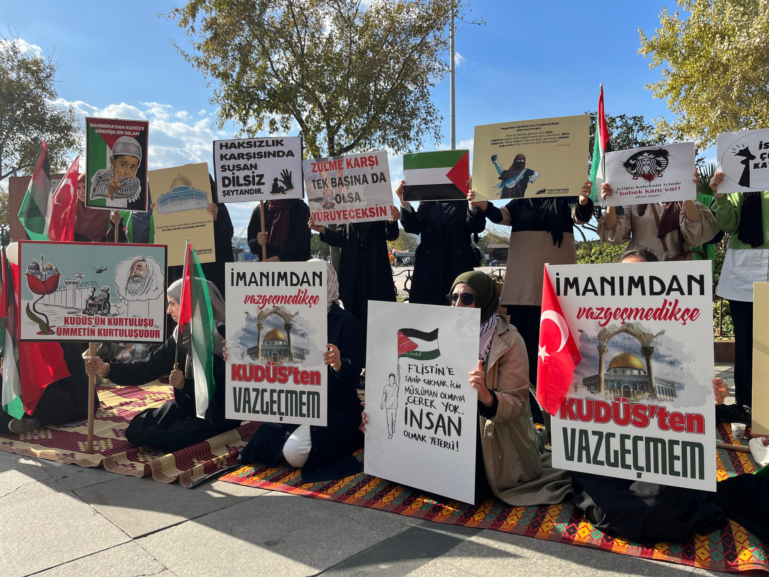 Balıkesir’in Bandırma İlçesi’nde bir araya gelen İnsani Yardım Vakfı (İHH)