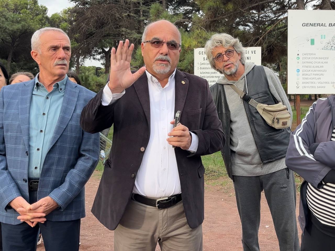 Bandırma Belediyesi General Balcı Çamlığı’nda kurulacacak olan baz istasyonuna karşı,