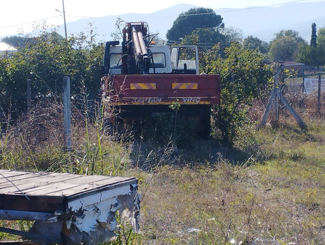 Balıkesir’in Gönen ilçesinde, freni patlayan vinçte kaza meydana geldi 1 kişi