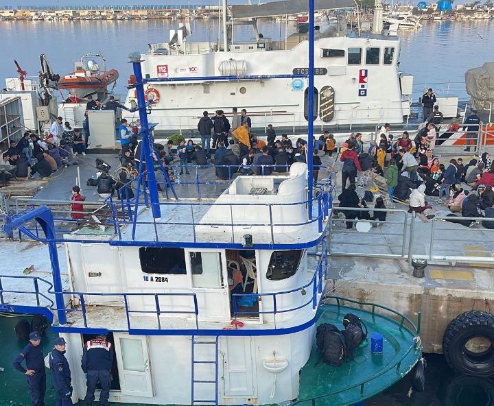 Balıkesir’in Erdek ilçesinde Sahil Güvenlik Ekiplerince yapılan operasyonda 120 yetişkin