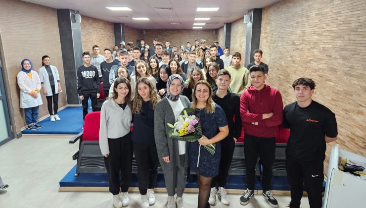 Op.Dr.Tuğçe Karaçay Doğa Koleji öğrencilerine doktor olabilmenin püf noktalarını anlattı Doğa Koleji öğrencileri, kariyer günleri kapsamında Genel Cerrahi Uzmanı Op.Dr. Tuğçe