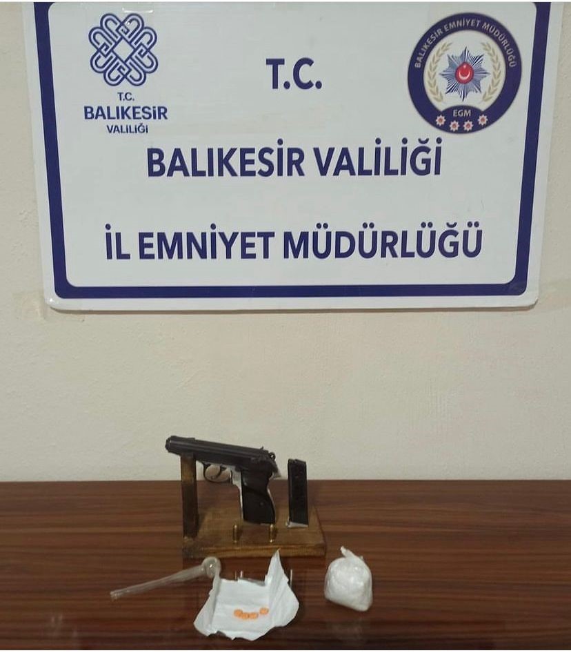 Balıkesir’in Gönen ve Bandırma ilçelerinde 2 kişinin aracında yapılan aramada