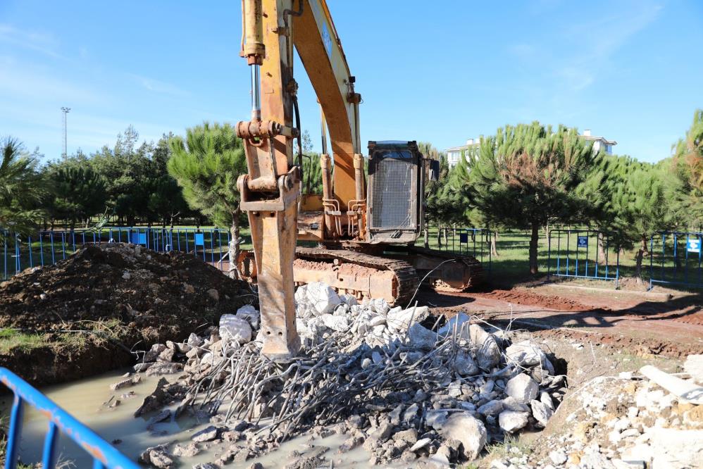 Bandırma’da baz istasyonunun yıkımı gerçekleşti Bandırma Belediyesi tarafından alınan kararın ardından General Balcı Çamlığında yapılmak
