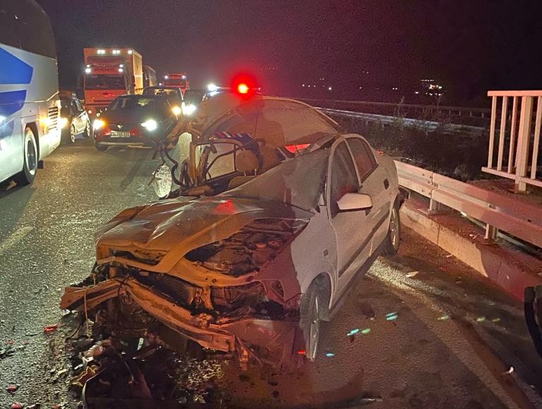 Balıkesir’in Susurluk ilçesinde İstanbul-İzmir otoyolunda meydana gelen trafik kazasında 1