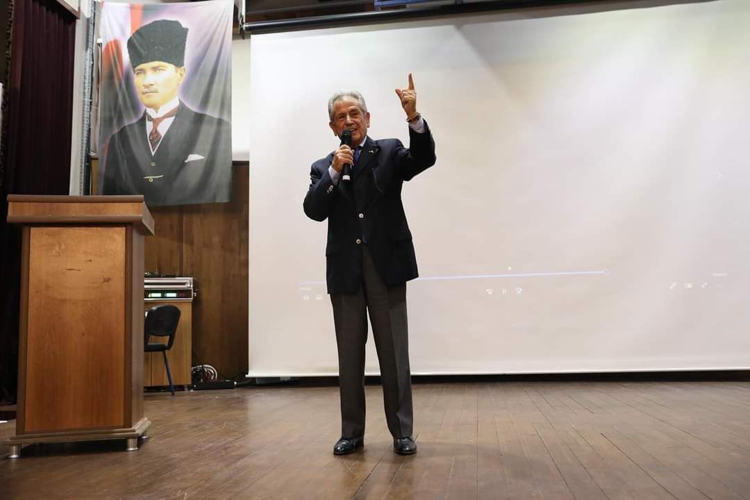 MUSTAFA KEMAL ULUSU BANDIRMALILARLA BULUŞTU Mustafa Kemal Ulusu, Bandırmalılarla buluşarak Ulu Önderimiz Atatürk’ün değerli anılarını