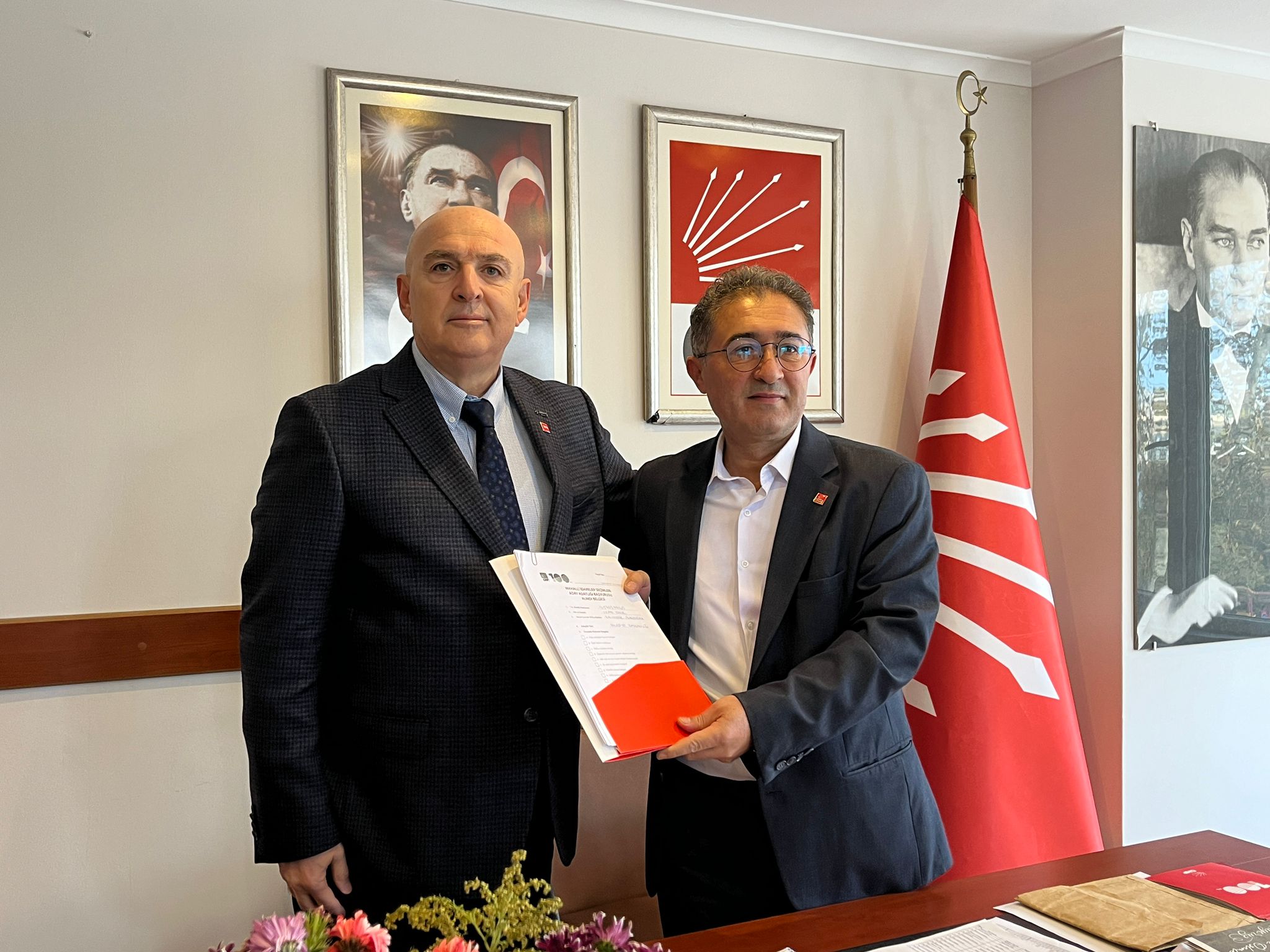 OZAN ONUR ADAY ADAYLIĞI BAŞVURUSUNU YAPTI Mevcut Bandırma Belediye Başkan Yardımcısı Ozan Onur, Bandırma Belediye Başkanlığı’na