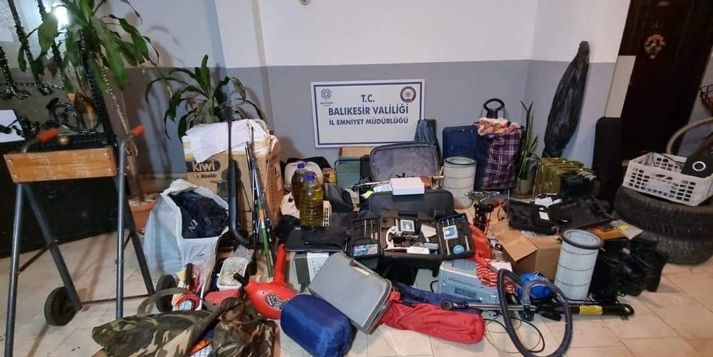 Balıkesir’in Erdek ilçesinde ikamet ettiği apartmana ait ortak depo kısmından