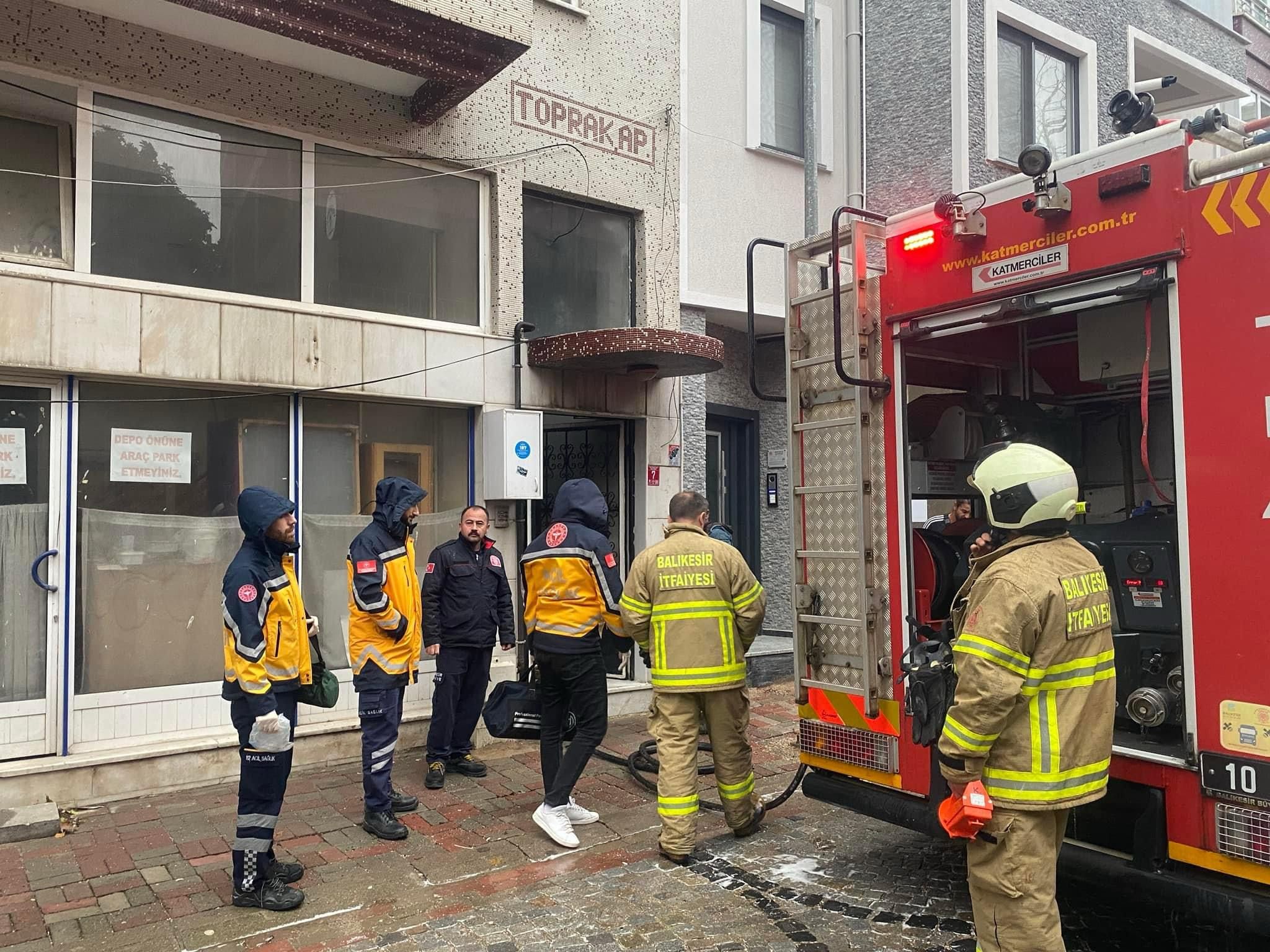 Balıkesir’in Erdek ilçesinde apartmana ait bodrumda çıkan yangın söndürüldü. Edinilen