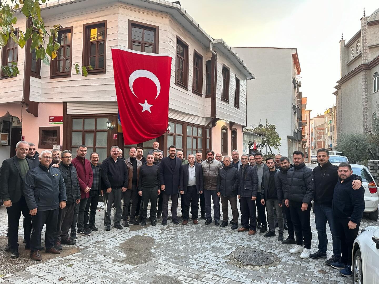 AK Parti Balıkesir Milletvekili Ali Taylan Öztaylan, TBMM’deki mesaisinin yanı