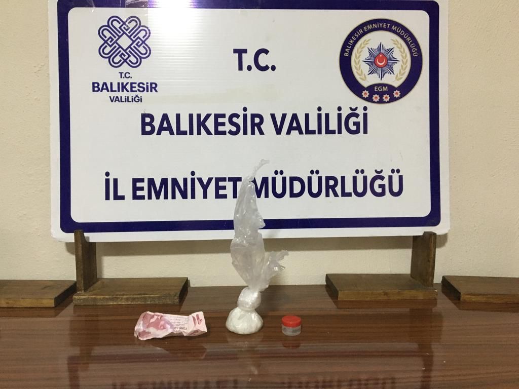 Balıkesir’in Gönen ilçesinde takip edilen 2 kişi araç kontrol noktasında