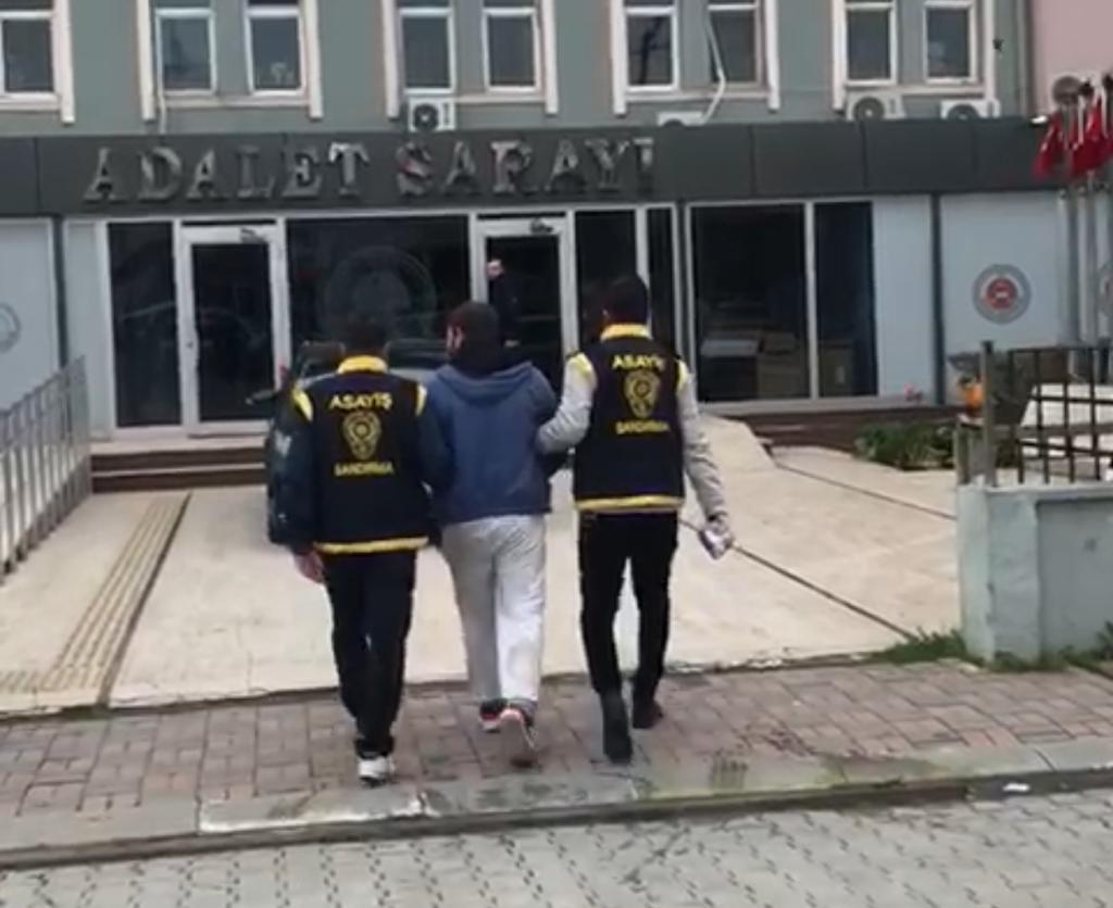 Balıkesir’in Bandırma ilçesinde polis ekiplerini gördüğü için kaçmaya çalışan şahıs