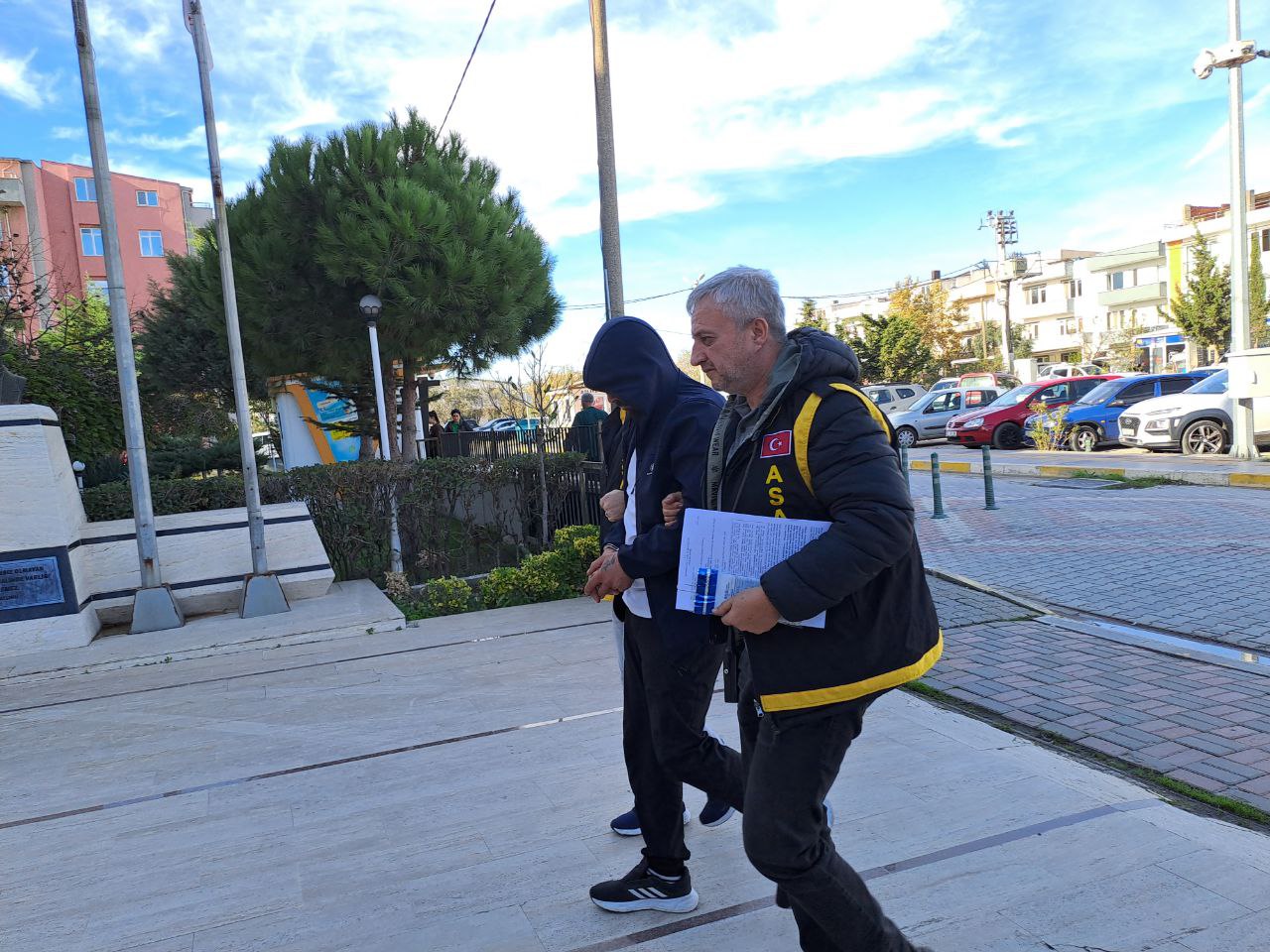 Balıkesir’in Bandırma İlçesinde çaldığı servis aracıyla Bursa’ya giden şahıs Polis