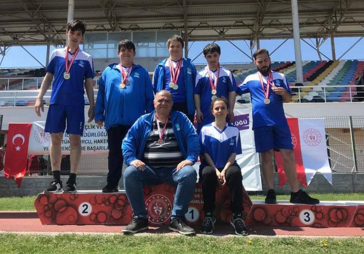 Türkiye Özel Sporcular Federasyonu tarafından düzenlenen Atletizm Türkiye Şampiyonası’nda Bandırma’yı