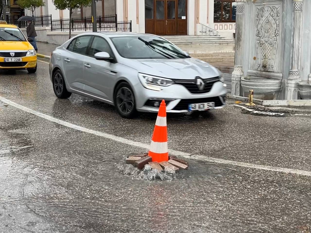Balıkesir’in Bandırma ilçesinde Meteoroloji Müdürlüğünden yapılan uyarı sonucunda beklenen yağış