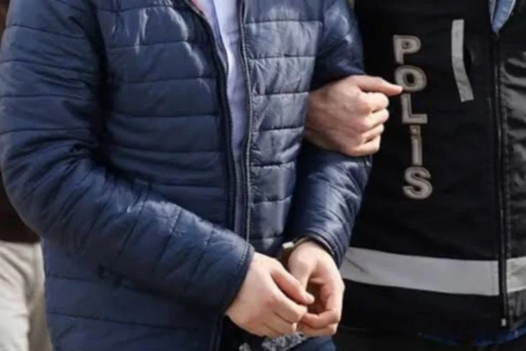 BANDIRMA’DA CİNSEL İÇERİKLİ HAP HIRSIZI YAKALANDI Bandırma’da cinsel güç arttırıcı hap çalan 50 yaşındaki hırsız polis