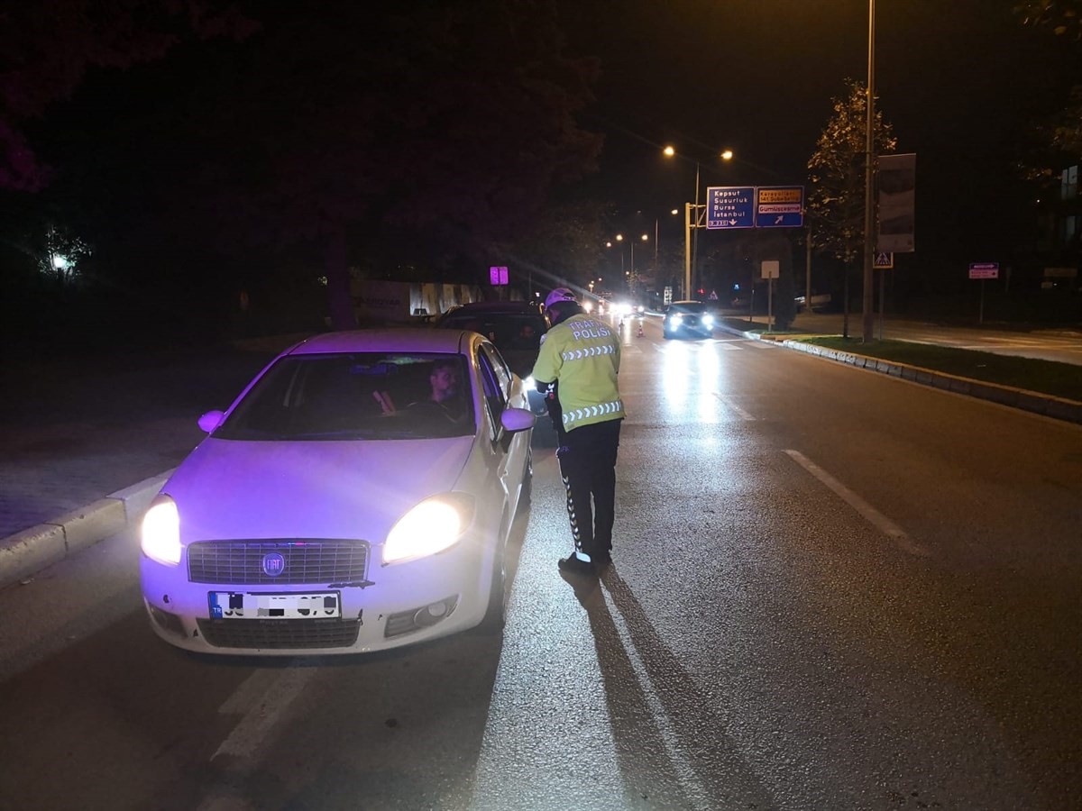 Balıkesir’de 303 araç sürücüsüne 810 bin lira ceza Balıkesir’de Trafik Şube Müdürlüğüne bağlı ekipler son 3 günde yaptıkları