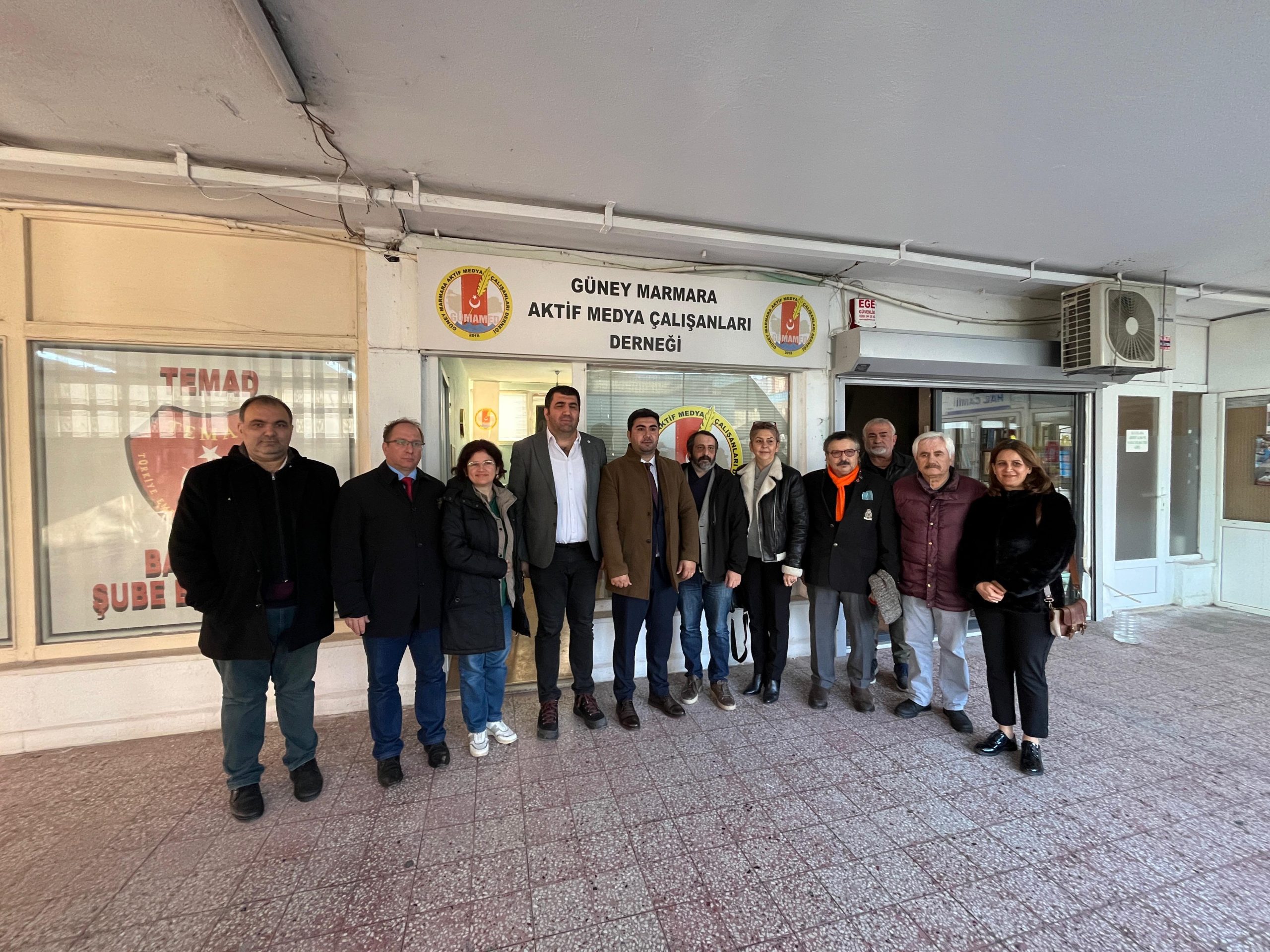 İYİ PARTİ’DEN GÜMAMED’E ZİYARET İYİ Parti Bandırma İlçe Başkanı Av. Engin Can ve yönetim