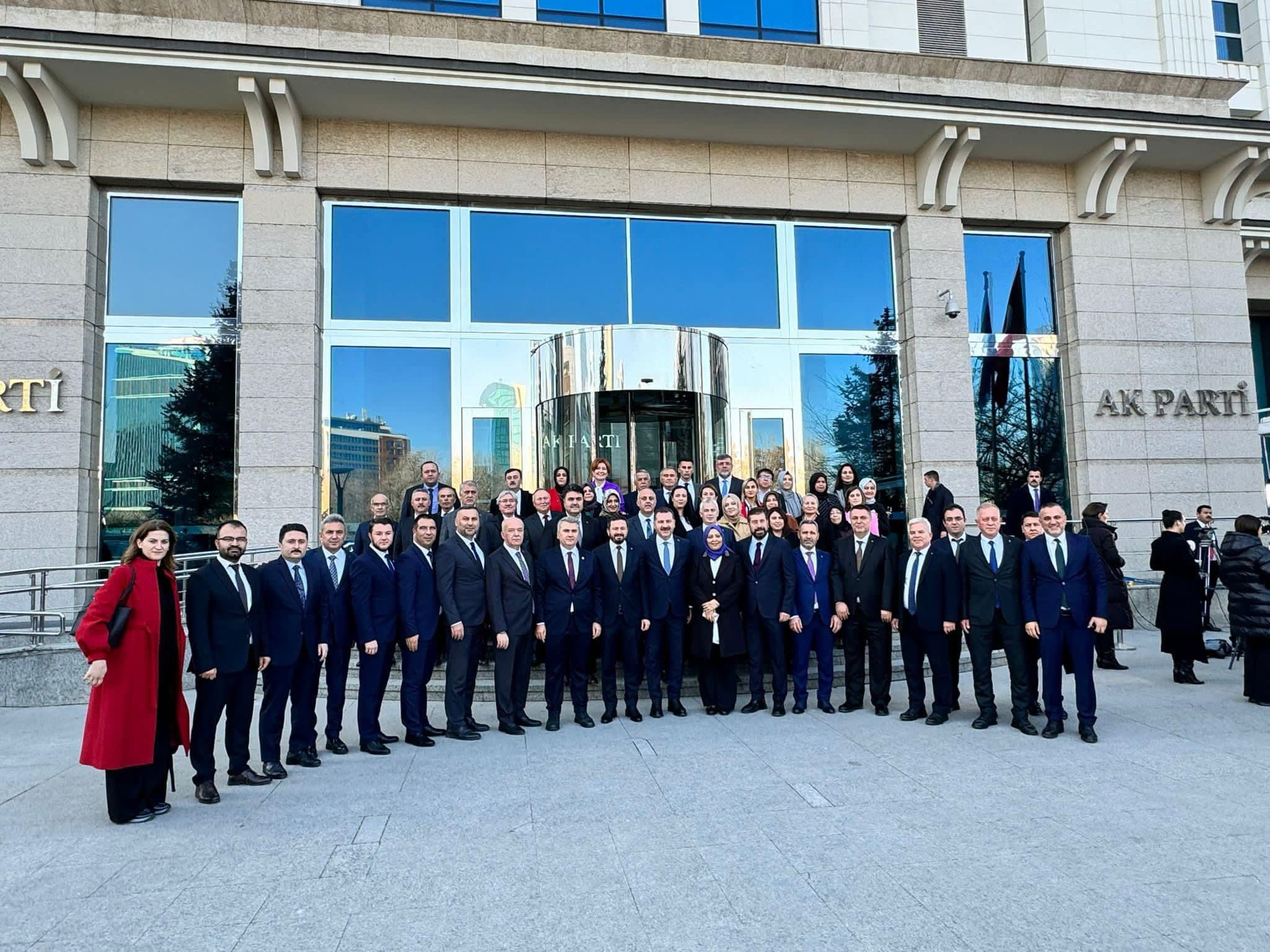 AK PARTİ BANDIRMA İLÇE TEŞKİLATI’NDAN ANKARA ÇIKARMASI AK Parti Bandırma İlçe Teşkilatı, Balıkesir Büyükşehir Belediye Başkanlığı için