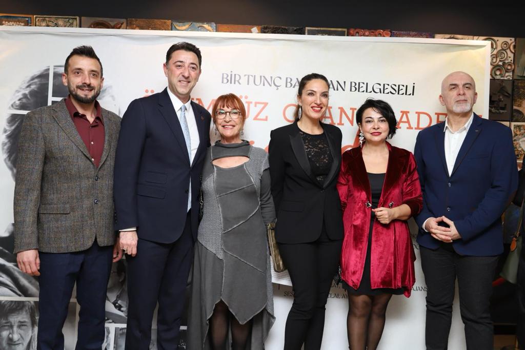 USTA YÖNETMENE ÖLÜMSÜZLÜK BELGESELİ Bandırma Belediyesi sponsorluğunda Türk Sineması’nın önemli yönetmenlerinden Tunç