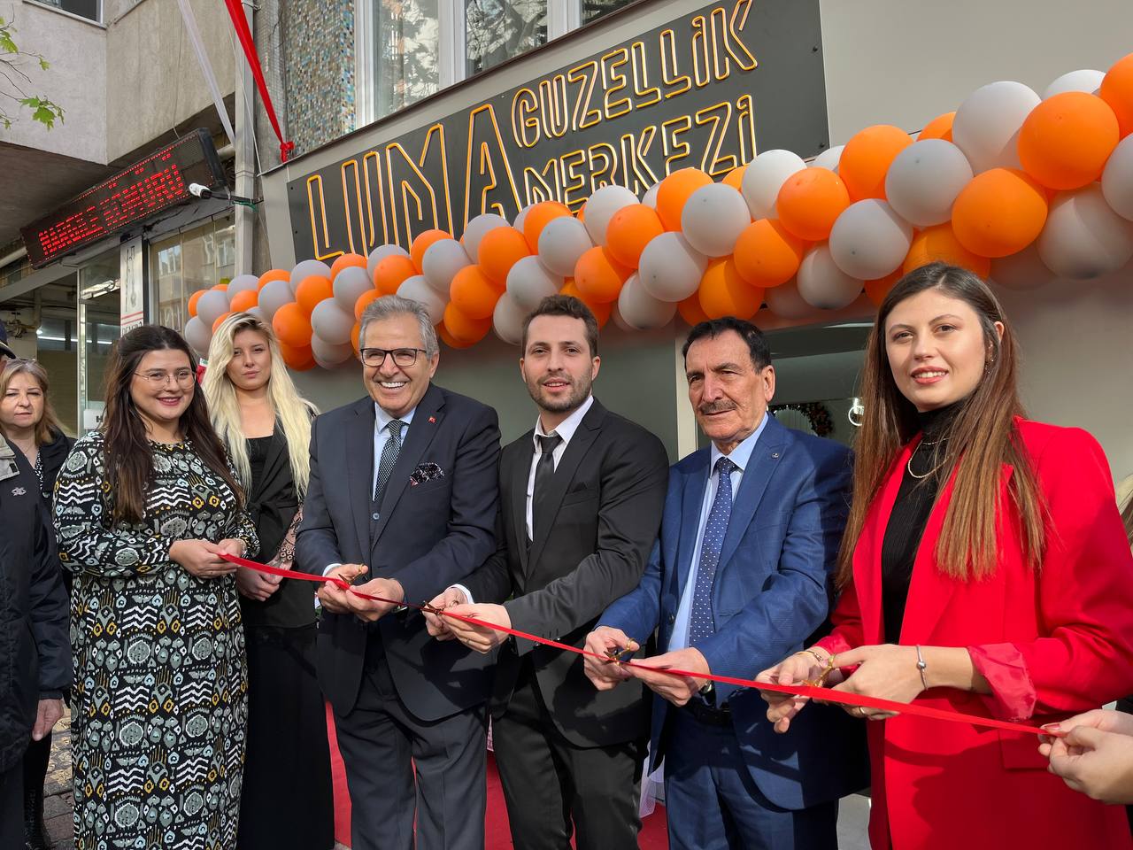 LUMA GÜZELLİK MERKEZİ AÇILDI: GÜZELLİK YOLCULUĞUNUZ İÇİN YEPYENİ BİR ADRES Luma Güzellik Merkezi, uzman kadrosu, son teknoloji ekipmanları ve mahremiyete