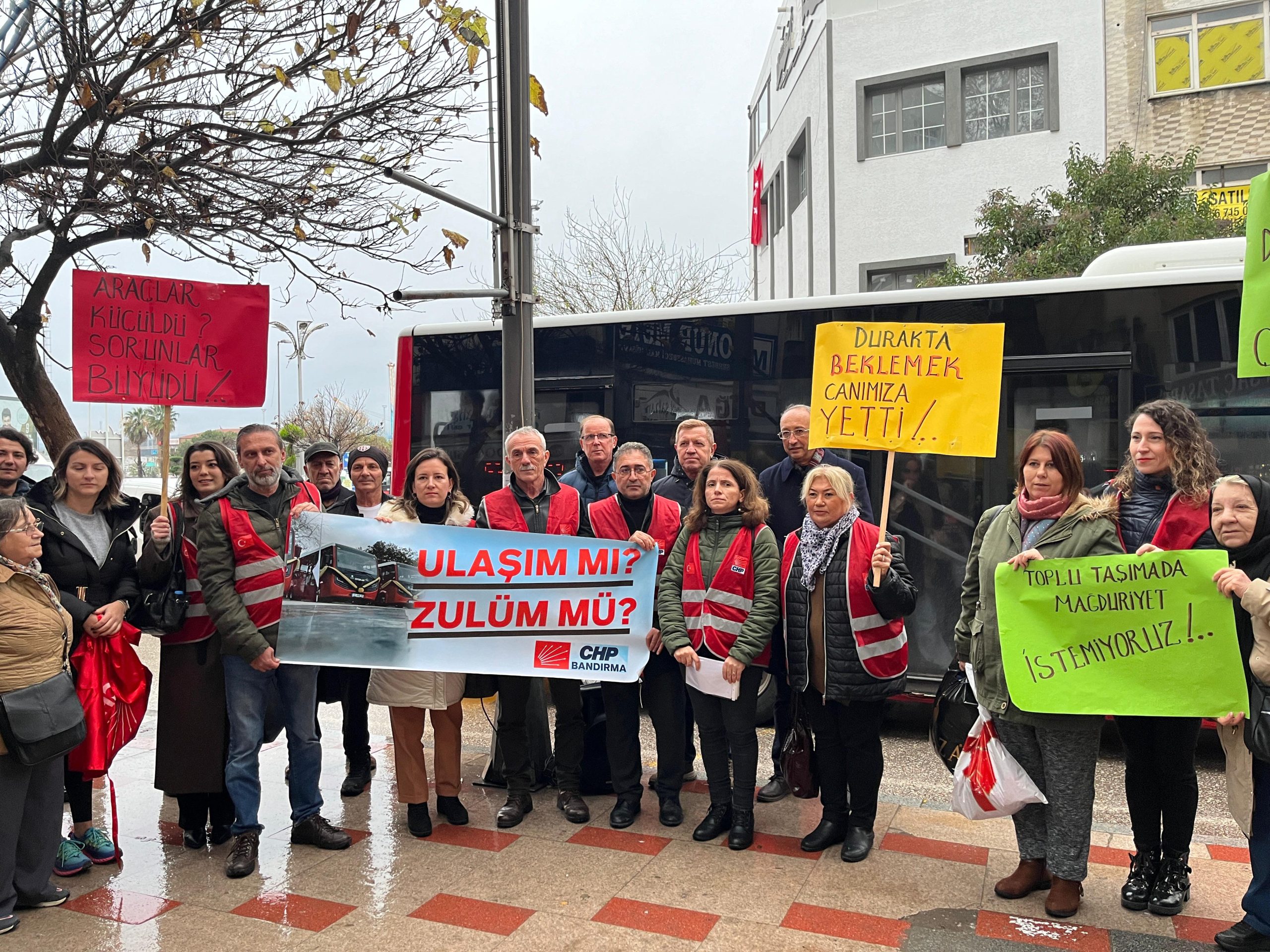 Balıkesir Büyükşehir Belediyesi’nin yeni otobüsleri, Bandırma’da toplu ulaşımda kaosa yol